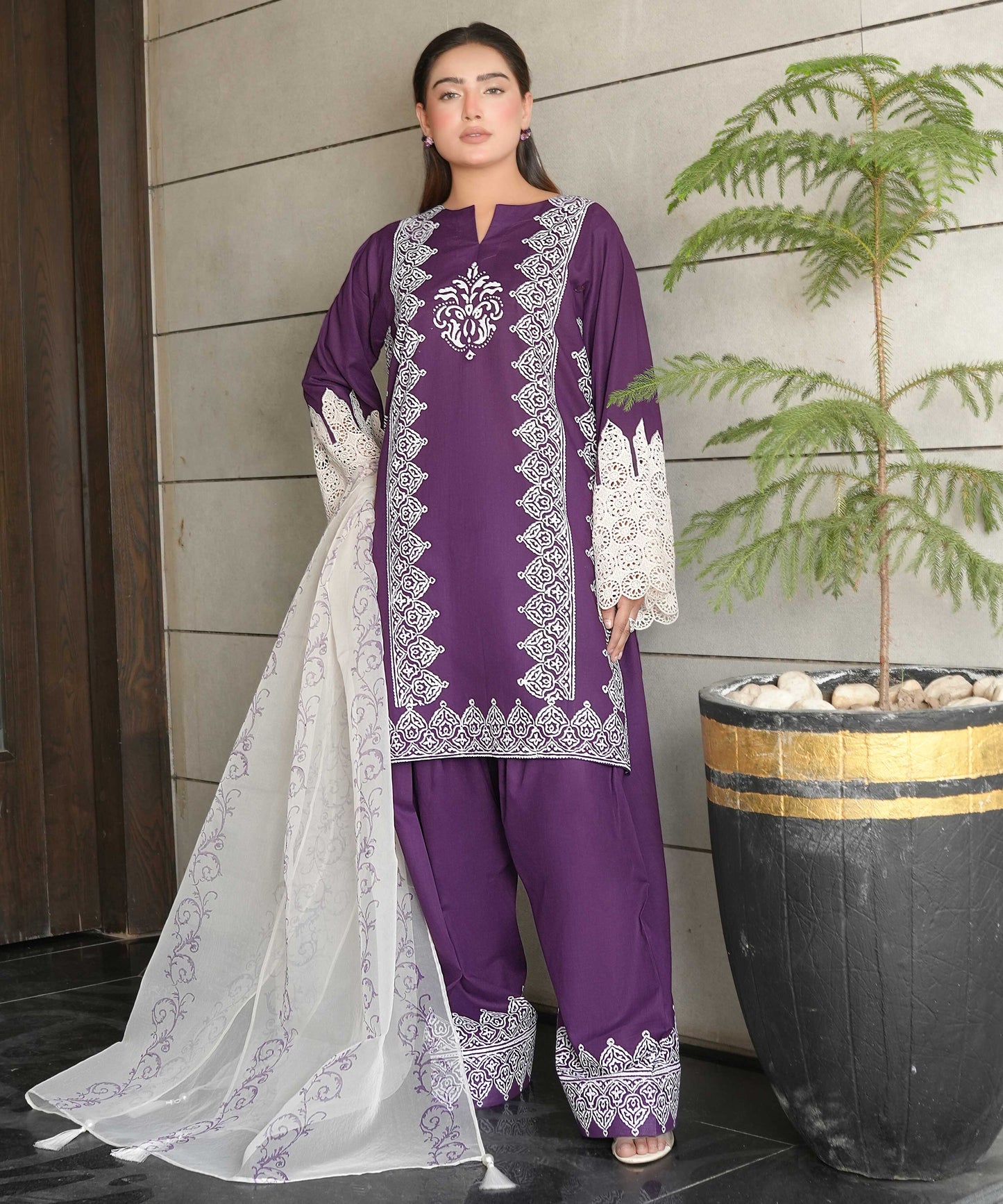 Serin (Crochet Embroidered)