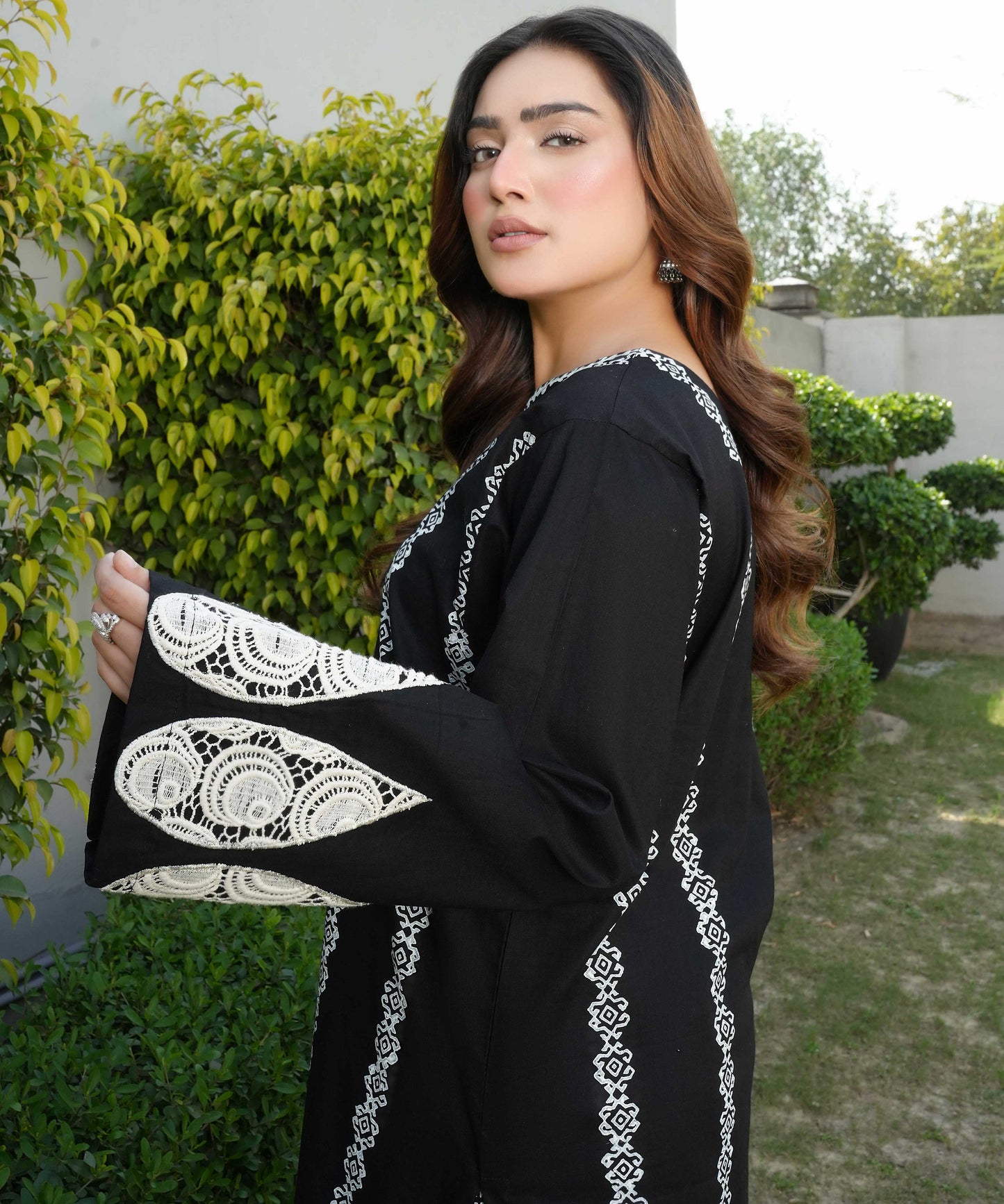 Élan (Crochet Embroidered)