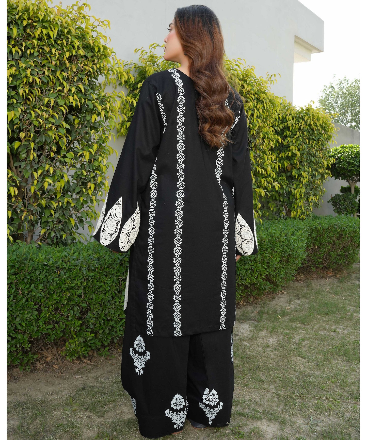 Élan (Crochet Embroidered)