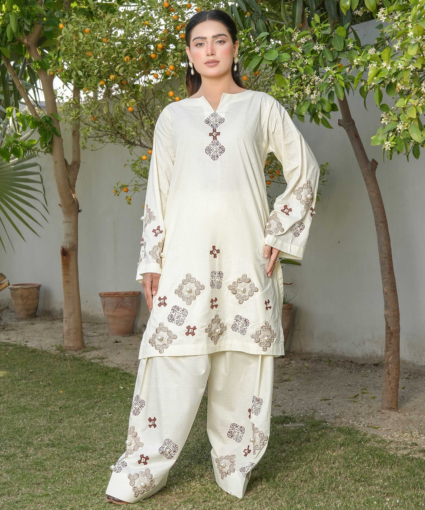 Motia (Crochet Embroidered)