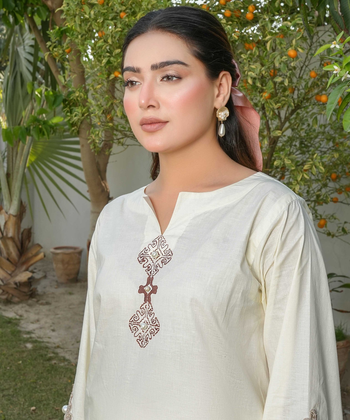 Motia (Crochet Embroidered)